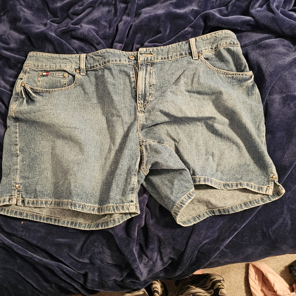 Tommy Hilfiger Womens Blue Denim Shorts Size 24 NWT